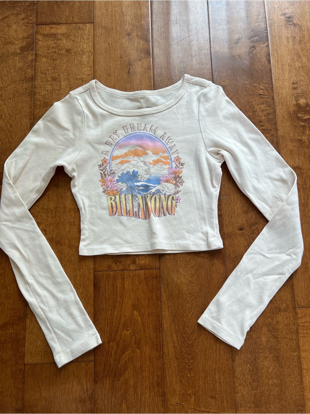 Billabong White Long Sleeve Crop Top with Pastel Sunset Graphic